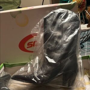 Chic Black Heeled Boots